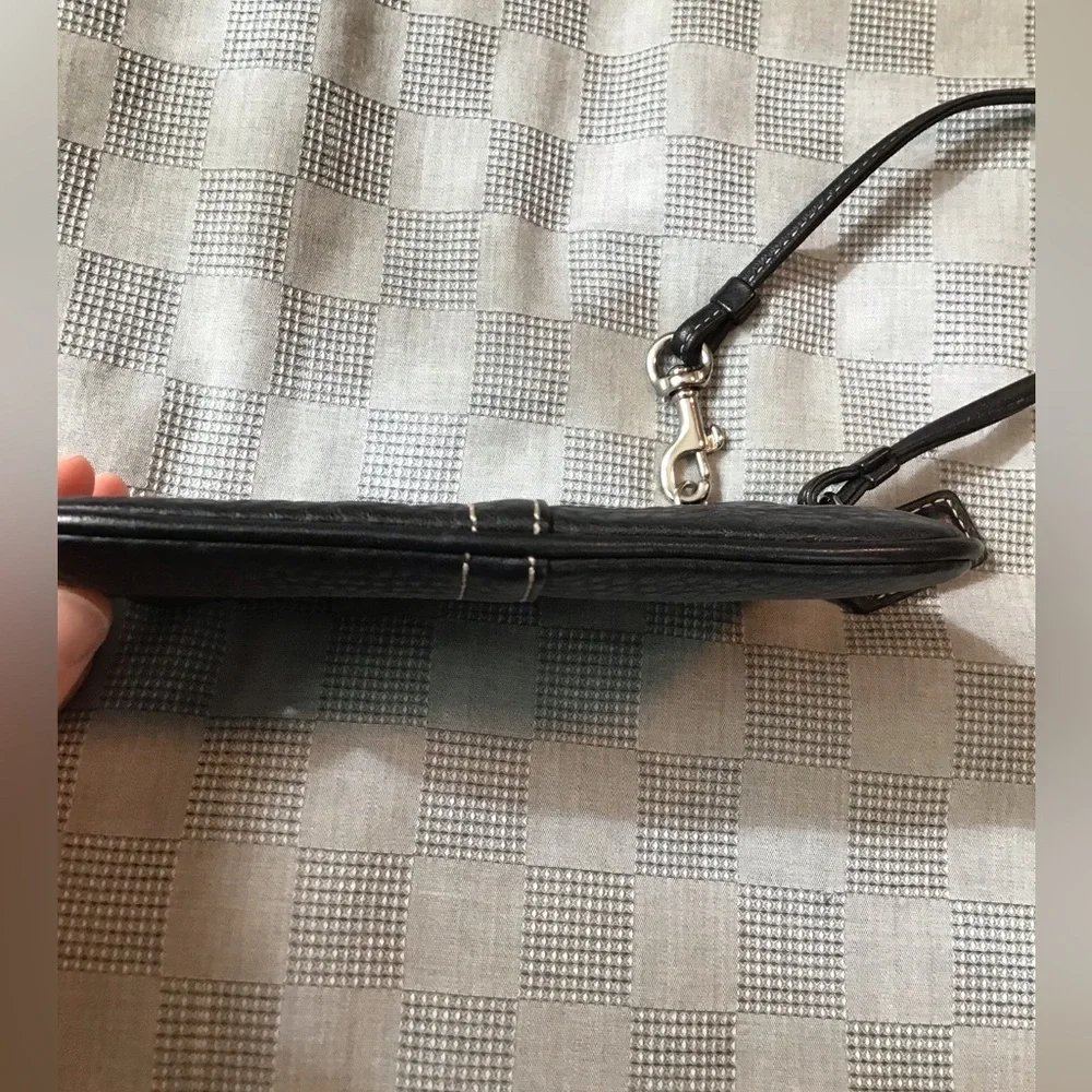 Coach Women's Black Pebbled Leather Wristlet Wallet Casual